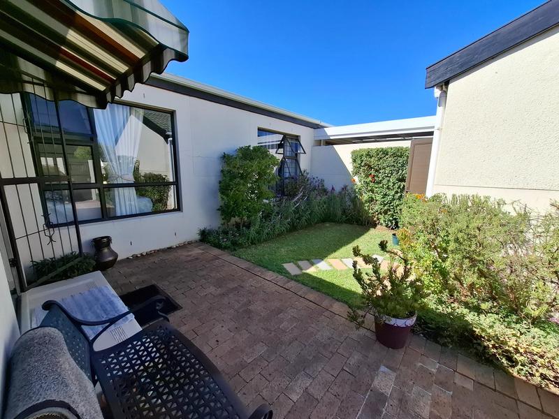 To Let 3 Bedroom Property for Rent in Land and Zeezicht Western Cape